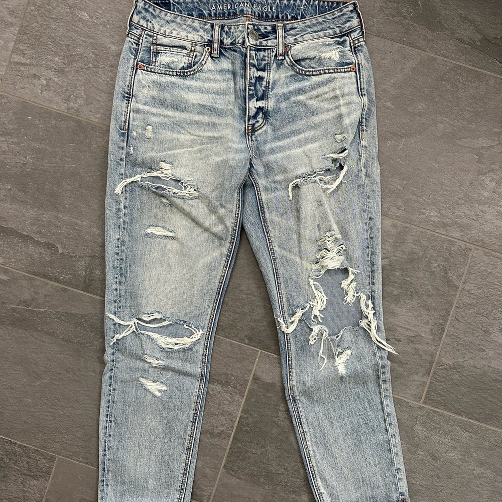 Women’s NEW w Tag- AMERICAN EAGLE Tomgirl Jeans- Size 6